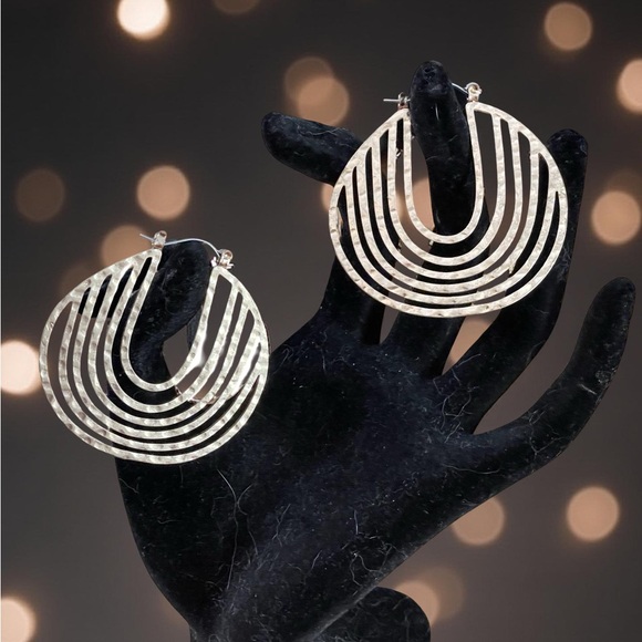 Flat round gold tone hammered metal hoop earrings French wire 2x2 inch circular - Picture 7 of 13